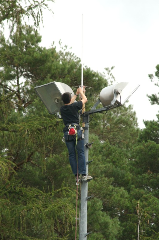 3. Montage der X50 auf einem Flutlichtmast© Sascha Ludwig http://www.eventphone.de